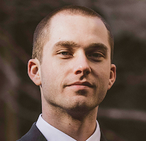Foto de Thomas Whitfield, especialista em mercado cripto e analista de trading